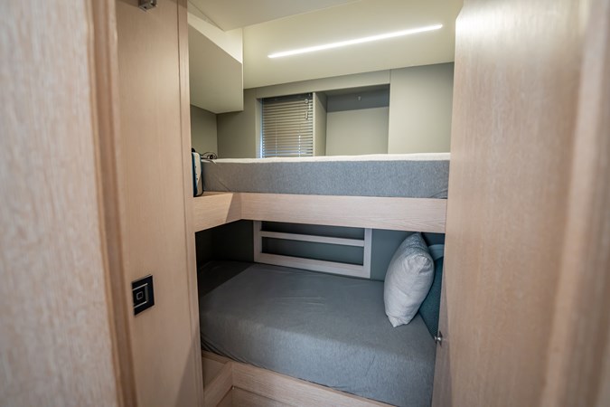 HOTEL COLLECTION - Яхта на продажу
