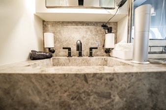 HOTEL COLLECTION 105 