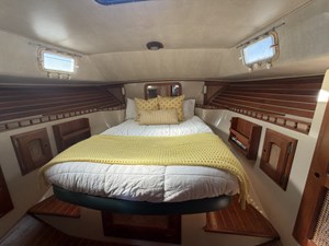 PACIFICA 18 Forward cabin