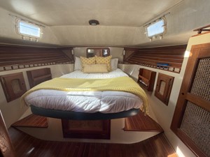 PACIFICA 19 Forward cabin queen berth