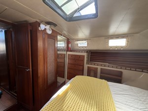 PACIFICA 20 Forward cabin storage