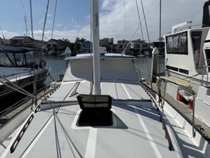 PACIFICA 37 Foredeck
