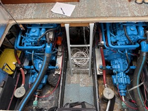 PACIFICA 43 Engine compartment