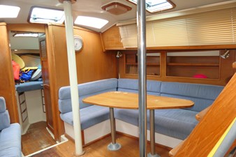 BELIZE BREEZE 12 Salon Stbd Fwd