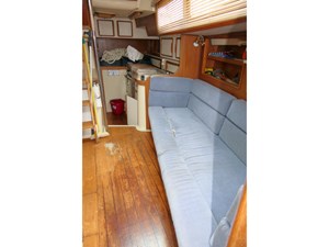 BELIZE BREEZE 15 Salon Port Aft