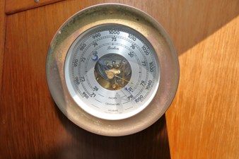 BELIZE BREEZE 23 Salon Barometer