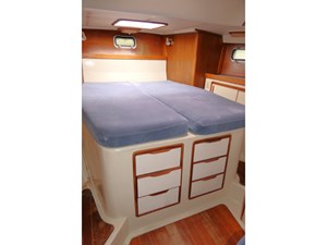 BELIZE BREEZE 28 Master Berth