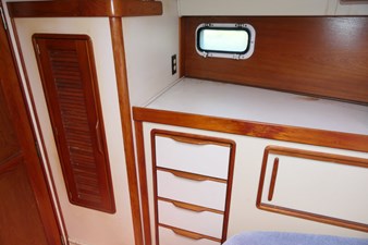 BELIZE BREEZE 31 Master Closets