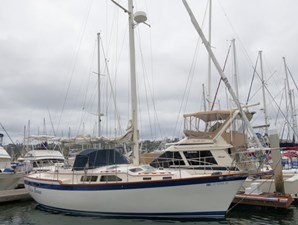 BELIZE BREEZE 67 Dockside Stbd