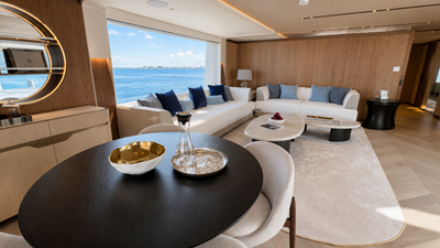 Mid deck