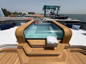 Flybridge Plunge Pool