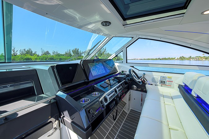 OUT OF THE BLUE  - Yacht à vendre