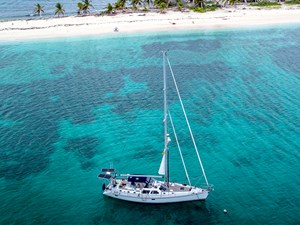 FREE RANGE 34 Moored