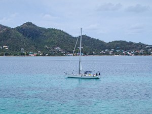 FREE RANGE 35 Moored