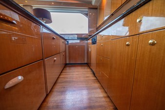 MARIAH JEAN 32 2004 Viking 61 Convertible 