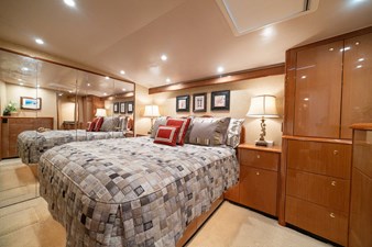 MARIAH JEAN 34 2004 Viking 61 Convertible 