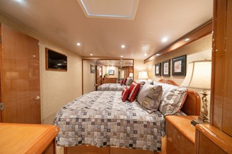 MARIAH JEAN 35 2004 Viking 61 Convertible 