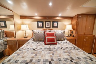 MARIAH JEAN 37 2004 Viking 61 Convertible 