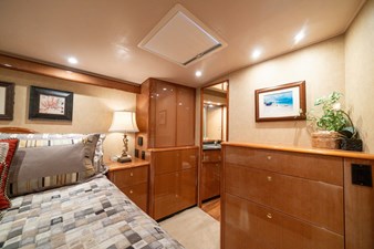 MARIAH JEAN 38 2004 Viking 61 Convertible 