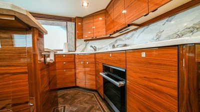 2023 Viking 73 Convertible "Free Spool"