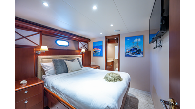 LADY LORRAINE 22 