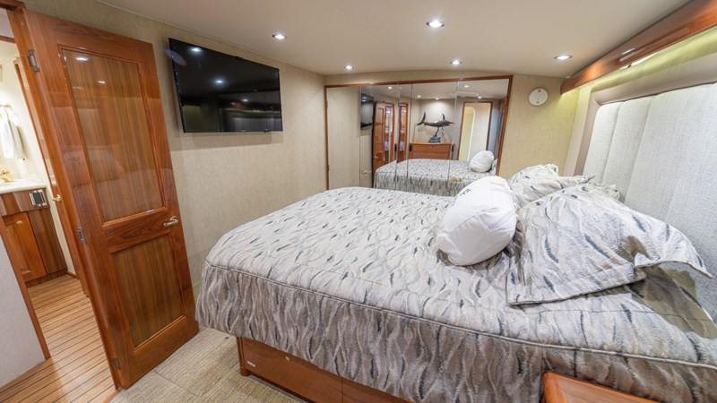 2005 Viking 61 Convertible 'Honey Girl' 
