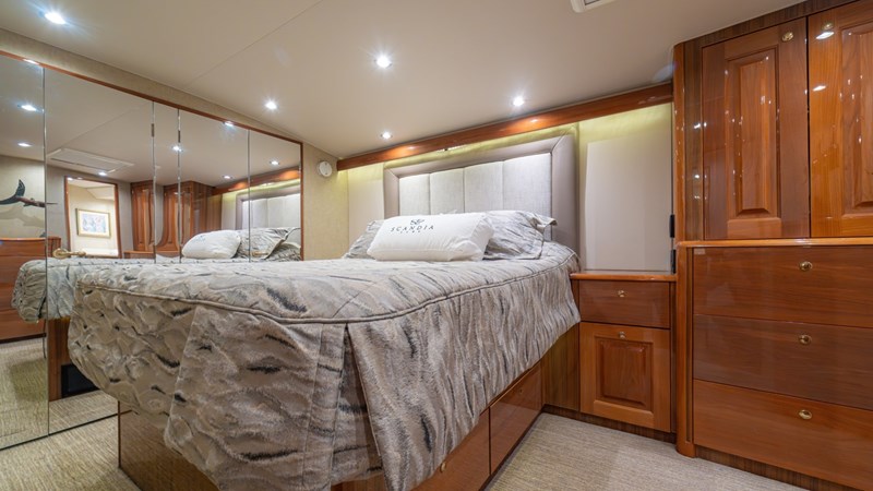2005 Viking 61 Convertible 'Honey Girl' 