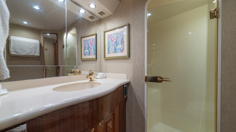2005 Viking 61 Convertible 'Honey Girl' 