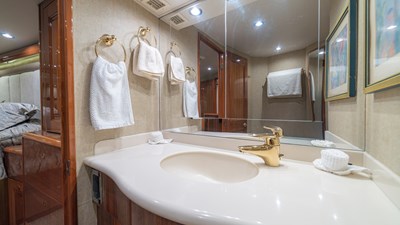 2005 Viking 61 Convertible 'Honey Girl' 