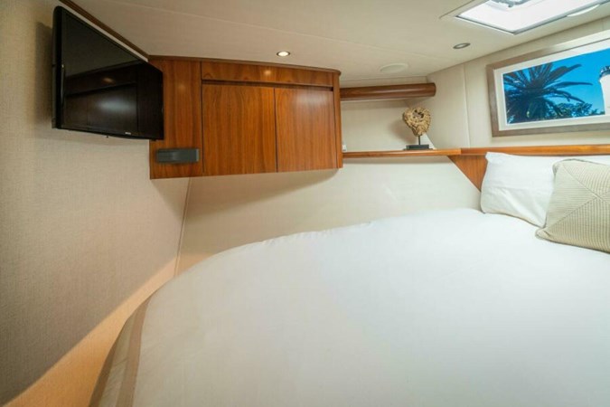 2017 62 Viking Convertible - Offensive