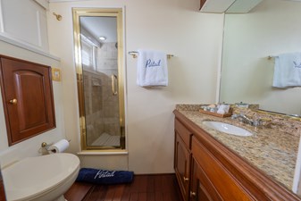 PINTAIL 10 Ensuite Starboard Guest Stateroom Head