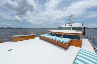 PINTAIL 31 30 foredeck