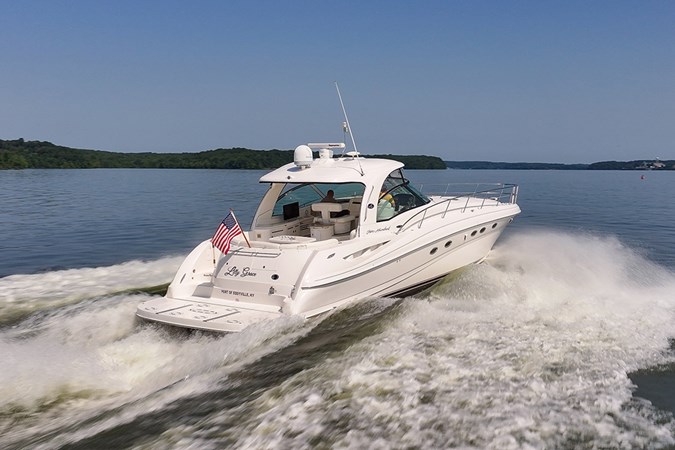 2003 Sea Ray 500 Sundancer underway
