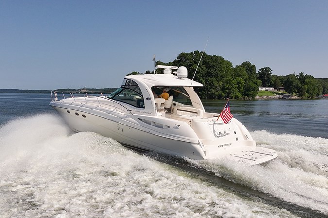 2003 Sea Ray 500 Sundancer underway