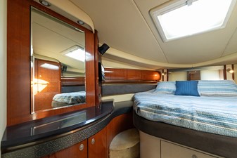 LILLY GRACE 31 Master stateroom