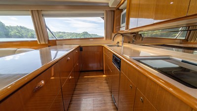 BOLITA TOO 10 2002 Viking 61 Convertible 