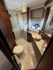 WILE E COYOTE 14 Fwd head/shower