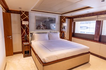 Atlantis 27 