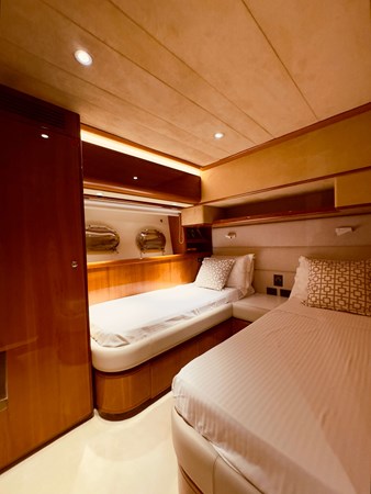 FERRETTI 760 - Yacht zu verkaufen