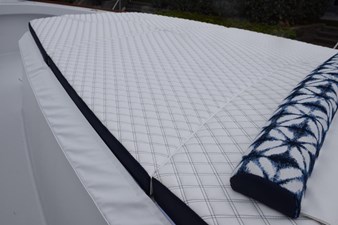 Forward sunlounge with pillow cushion  