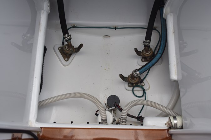 Mid bilge compartment - note dry, clean bilge - by design
