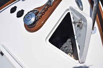 Top access to anchor locker on bow