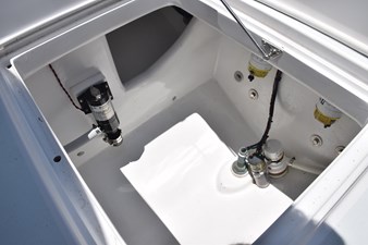 Aft cockpit bilge compartment, note transom fortification