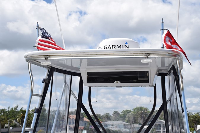 Hardtop with burgee masts