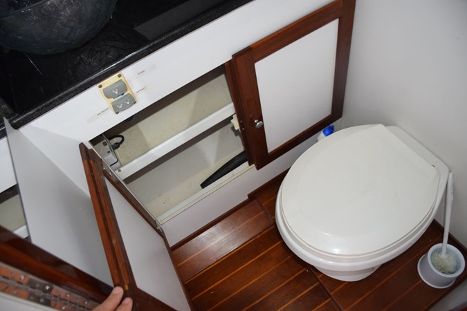 Freshwater electric head, storage beneath vanity