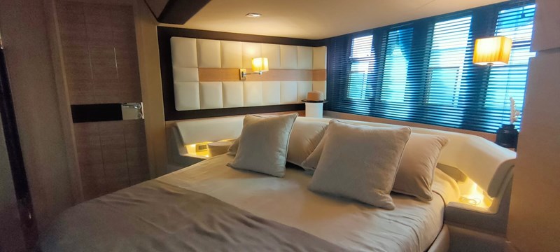AZIMUT 64 FLYBRIDGE - Yates en venta