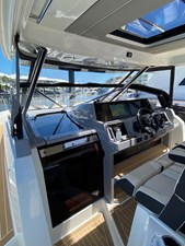 ENCORE 22 Helm Station