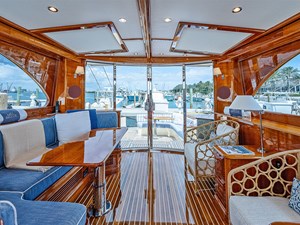 MEL BELLE 14 Pilothouse Salon Aft