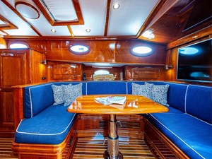 MEL BELLE 16 Lower Salon, Outboard