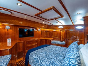 MEL BELLE 18 Fwd Stateroom to Stbd
